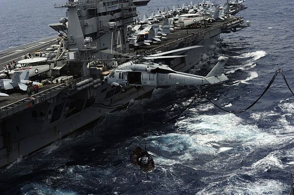 Theo kế hoạch của Hải quân Mỹ, hàng không mẫu hạm USS John C. Stennis (CVN 74) chuẩn bị được điều động đến Thái Bình Dương và Vùng vịnh A Rập trong thời gian tới. (ảnh ngày 31/8/2011).